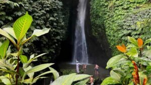leke-leke-waterfall6-1600x900